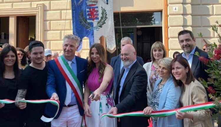 Taglio del nastro per il Teatro del Popolo di Vallalta, colpito dal sisma del 2012 e ora riportato a nuova vita