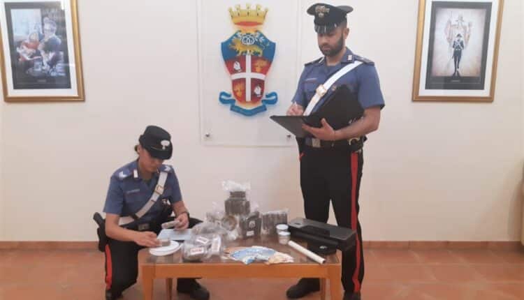 Bologna: arrestati madre e figlio incensurati, sequestrati 8kg di droga