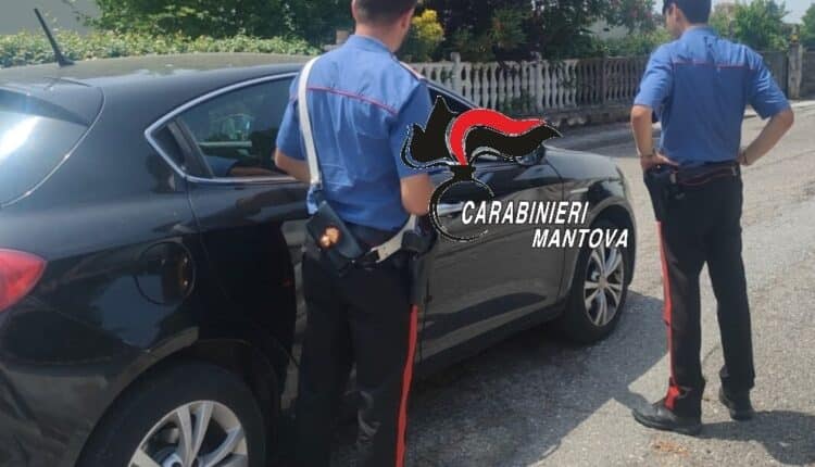 I Carabinieri traggono in salvo una donna 66enne colta da un malore in auto in provincia di Mantova