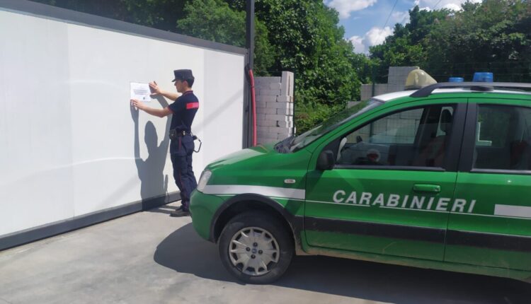 A Vairano Patenora, provincia di Caserta i carabinieri forestali sequestrano un autolavaggio con scarichi non autorizzati e manufatti edilizi abusivi.