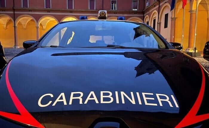 Bologna: indebito utilizzo e falsificazione di strumenti di pagamento, 11 persone denunciate dai carabinieri. 