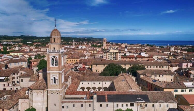 Passaggi Festival di Fano: la giornata conclusiva in celebrazione del libro e della cultura, con numerosi premi e incontri. Tra gli ospiti Sabina Guzzanti, Marino Sinibaldi, Micol Sarfatti, Elena Ghiretti, Mariangela Pira, Francesco Morena, Paolo Pagani