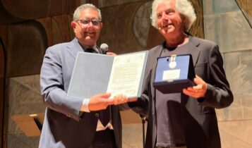 Croce di San Giorgio per l’attore e regista Tullio Solenghi: tutto esaurito per lo spettacolo al Teatro Carlo Felice di Genova