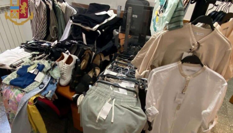 Roma. Fermati 3 uomini gravemente indiziati di aver rubato 129 capi di abbigliamento in un centro commerciale