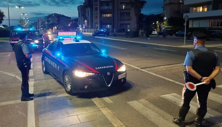 Controllo straordinario nella città di Viareggio con oltre 30 Carabinieri per il piano sicurezza della stagione estiva