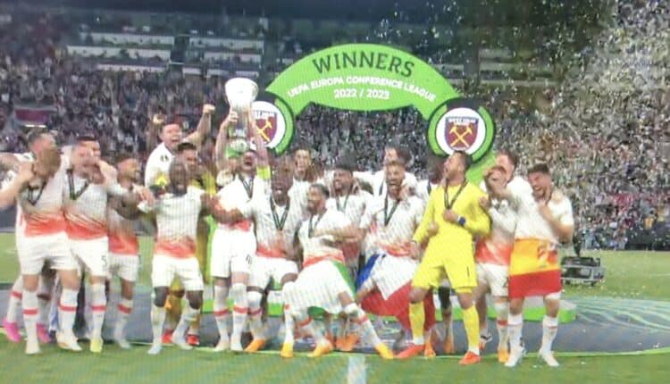 Calcio, finale di Conference League: Fiorentina-West Ham 1-2, gli inglesi sono campioni