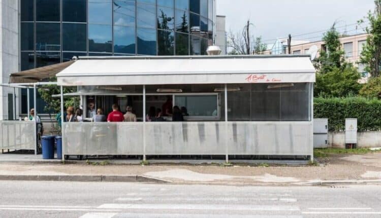 Il Questore dispone la chiusura del chiosco "BRAT DA CIANO" di Bolzano.
