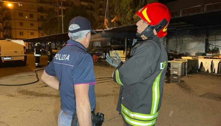 Incendio al chiosco di piazza Sicilia - presunto autore arrestato dalla Polizia di Stato.