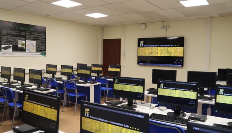 Modena: rinnovati gli spazi dedicati alla palestra digitale dell'informatica