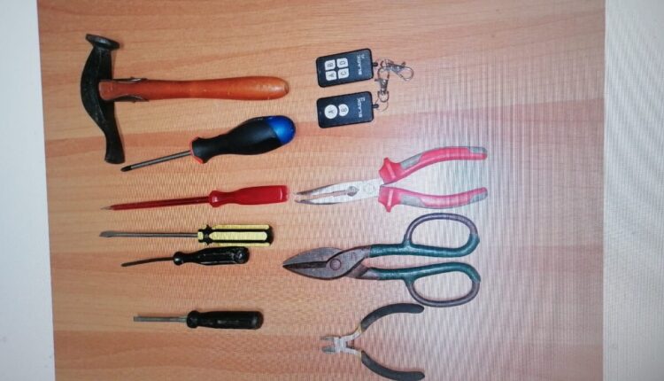 Teverola: sorpreso a rubare, tenta di fuggire scavalcando una recinzione e si lesiona il femore.