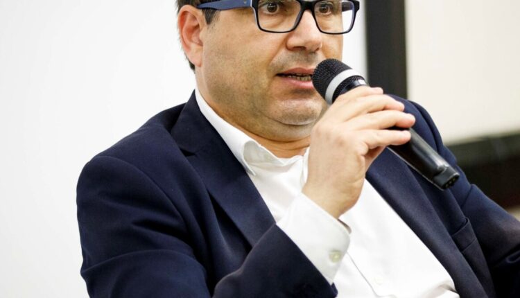 Agitazione tra M5s e Pd, D'Amato lascia l'assemblea nazionale del partito