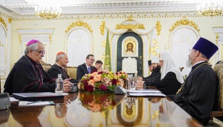 Cremlino, l'incontro con il cardinale Matteo Zuppi. Scambio di vedute ma nessuna idea specifica