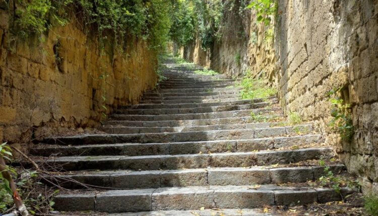 Città Verticale: parte dal Moiariello il piano di recupero delle antiche scale di Napoli. 