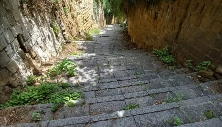 Città Verticale: parte dal Moiariello il piano di recupero delle antiche scale di Napoli. 