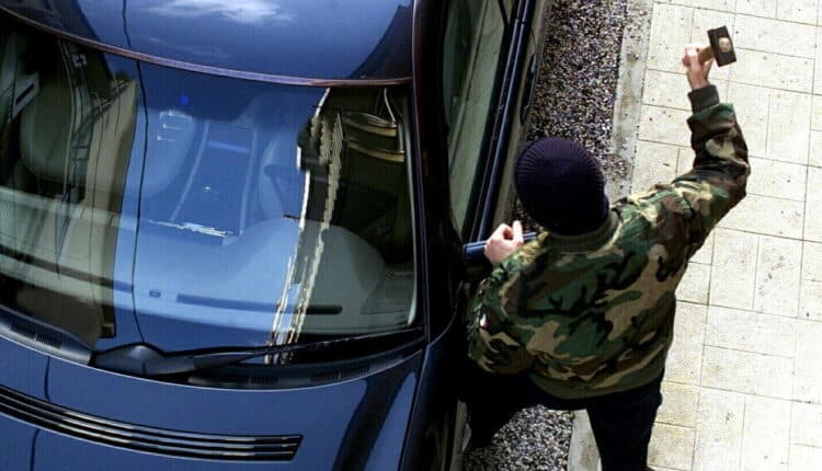 Napoli: arrestati due pregiudicati in flagranza di reato