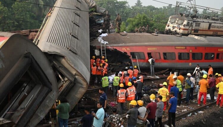 Deragliamento dei treni in India: un errore del sistema di segnalazione elettronica