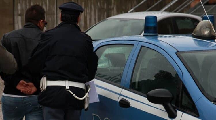 Milano: arresti e carcerazioni per i componenti di un'associazione a delinquere finalizzata al traffico di stupefacenti. 