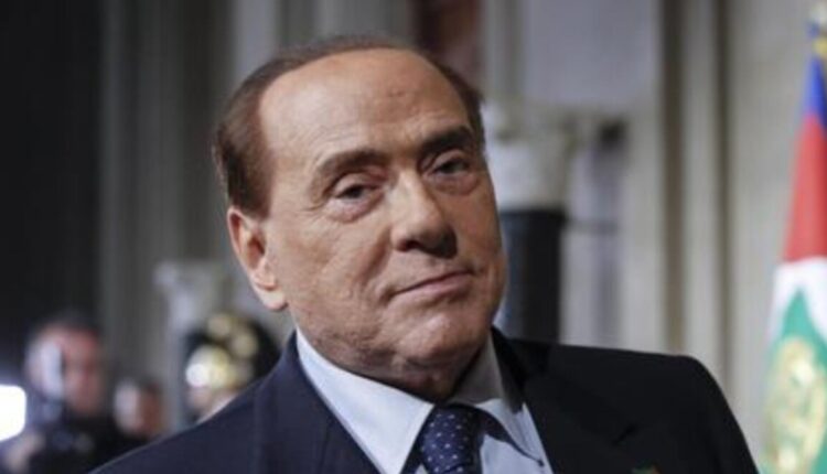 Si stanno delineando i tempi dell'apertura del testamento di Silvio Berlusconi