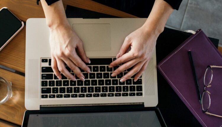 Smart working: proroga fino al 31 dicembre per lavoratori fragili e per genitori con figli fino a 14 anni nel settore privato