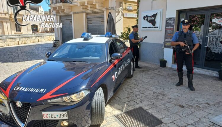 Ragusa: aggredisce il dipendente di un fast food per farsi consegnare i soldi, arresti domiciliari per un 29enne di Scicli.
