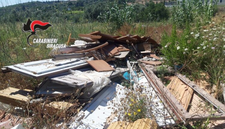 Avola: discarica abusiva a cielo aperto.