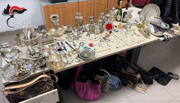 Bologna: furti in zona Murri, ladri in fuga con 50.000 euro di refurtiva.