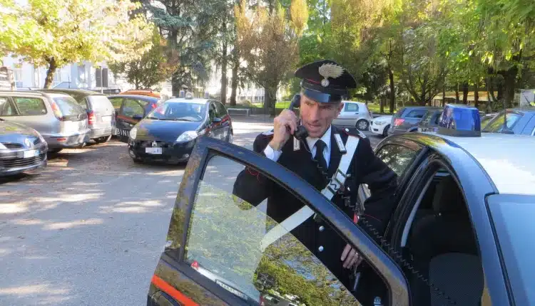 Bologna: sorpresi a bordo di un'auto rubata, 4 minorenni denunciati dai carabinieri.