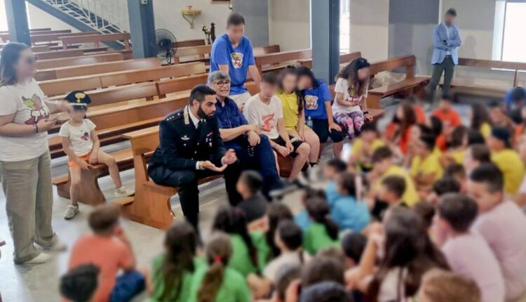 Caivano: bimbo abbraccia il carabiniere che arrestò il papà.