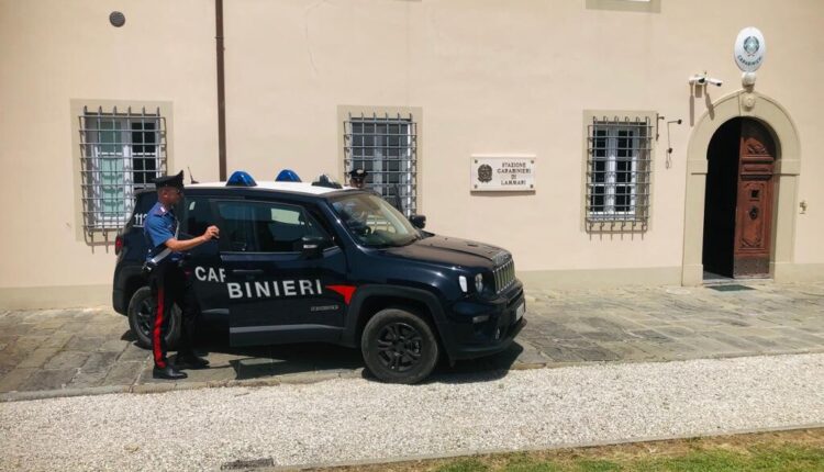 Capannori: insegue i familiari armato di coltello arrestato dai crabinieri.