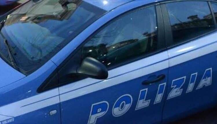 Genova: tenta di rubare un accendino e prende a cinghiate la commessa.