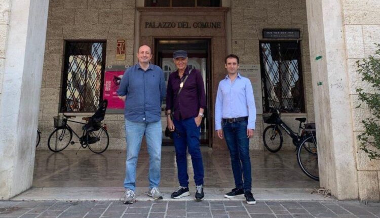 “L’angolo della Poesia”: la decima edizione della rassegna di Pesaro è dedicata alle minoranze linguistiche. Dal 24 al 29 luglio nel giardino della Biblioteca San Giovanni