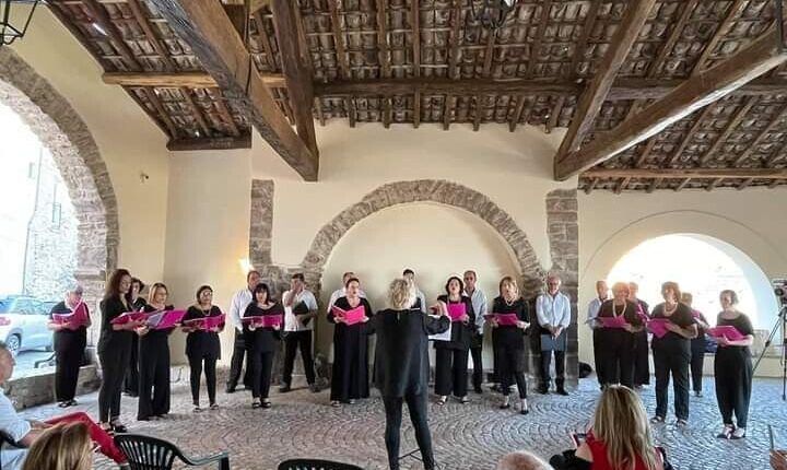 Roma: Valerio Aprea e Kalenda Maya Chorus a Segni nell’ambito di RADURE. Spazi culturali lungo la Via Francigena del Sud