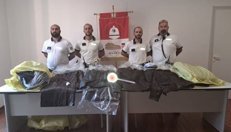 Macerata: truffa nel parcheggio del centro commerciale, intervento della Polizia locale