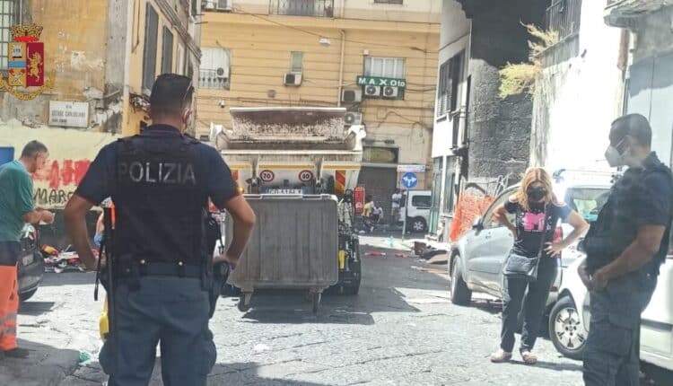 Napoli: alto impatto a Porta Nolana, bonificato dalla Polizia di Stato un "souk" abusivo