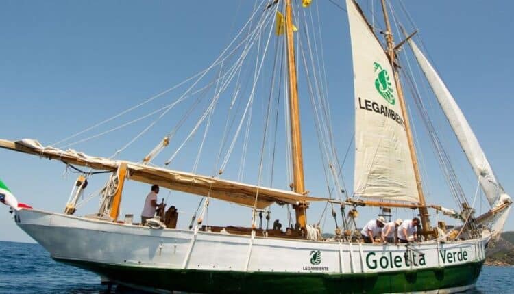 Ottava tappa di Goletta Verde, approda a Crotone il 21 e il 22 luglio.