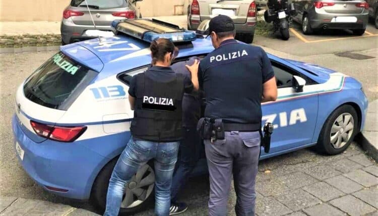 Torino: trovato in possesso di 260 grammi di hashish e di un telefono risultato rubato, 55enne arrestato dalla Polizia