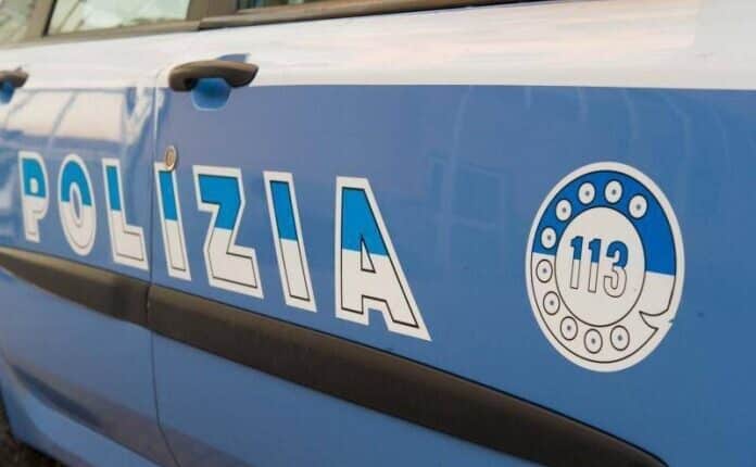 Rimini: coinvolto in una rissa, si scaglia contro i poliziotti, arrestato dalla Polizia di Stato