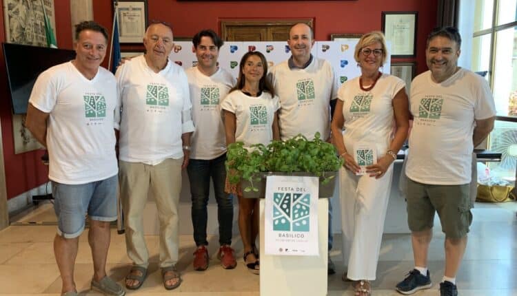 Pesaro: "Festa del Basilico", Santa Veneranda si riempie di profumi, musica, risate e voglia di stare insieme