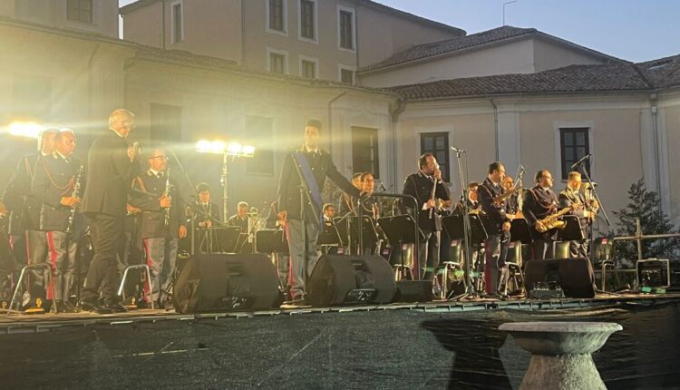 Loreto: marce militari tradizionali, brani originali e musica classica e contemporanea all’esibizione della Banda Musicale della Polizia di Stato