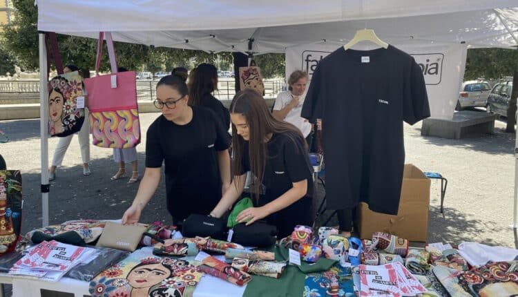 Napoli: Le 'sartine di Scampia' si mobilitano per la Venere degli stracci