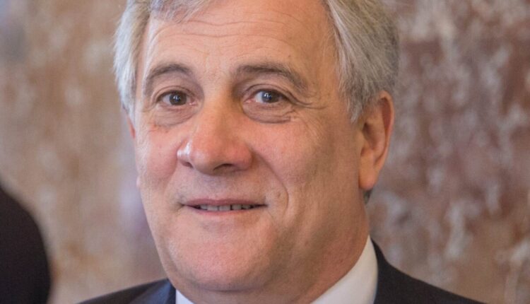 Il "messaggio di prudenza" da parte di Tajani per gli italiani che vanno in Francia