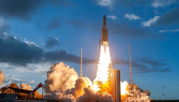 Il razzo Ariane 5 è decollato ieri con successo dopo due ritardi nel lancio