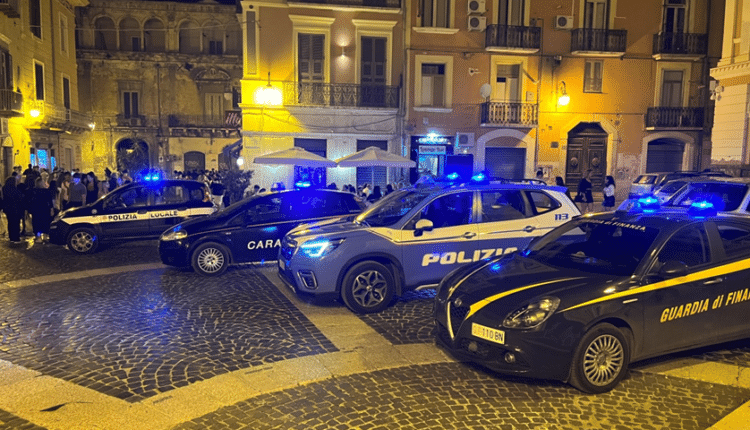 Foggia: controlli a tappeto delle Forze dell’Ordine nella zona di Piazza Mercato. Revocata la licenza a due “cicchetterie” per ragioni di ordine e sicurezza pubblica