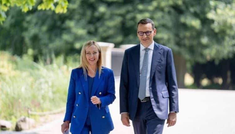 Polonia, Morawiecki: "organizzeremo un referendum perchè i polacchi possano dire la loro sull'immigrazione irregolare"