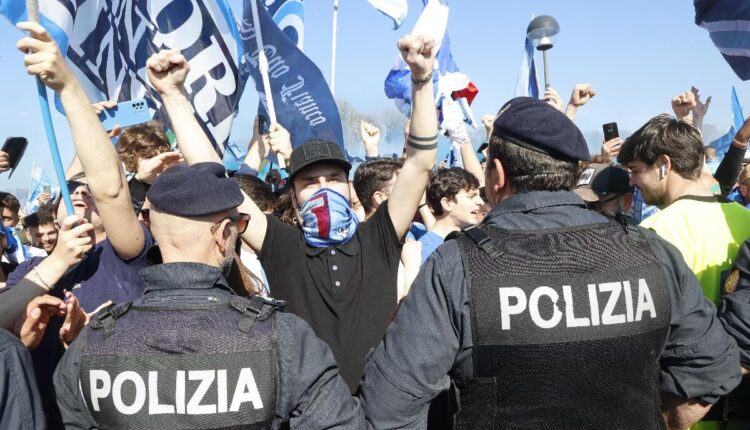 Napoli, emessi 10 DASPO dal Questore