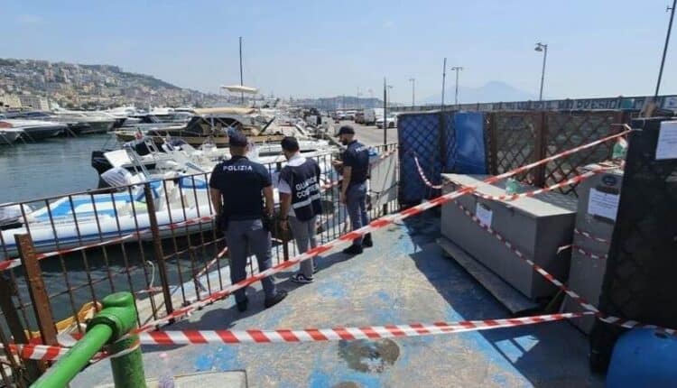 Napoli: contrasto agli ormeggi abusivi, denunciati due uomini che occupavano una banchina per noleggio barche. Fermato un pluripregiudicato che si aggirava con un coltello nella Stazione di Napoli Centrale
