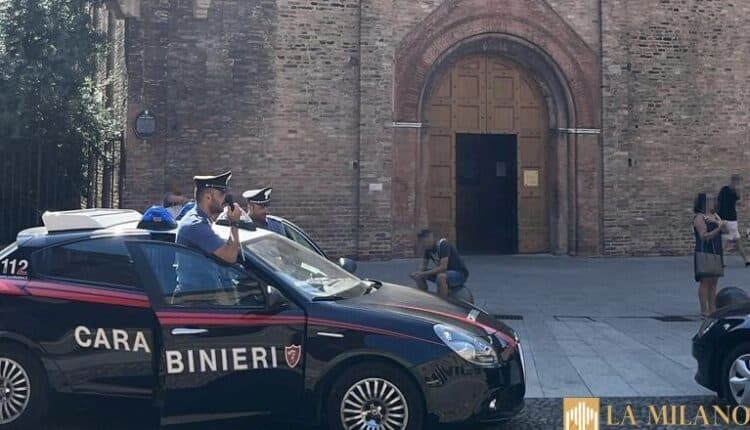 Bologna: danneggia il portone di ingresso della Basilica di Santo Stefano