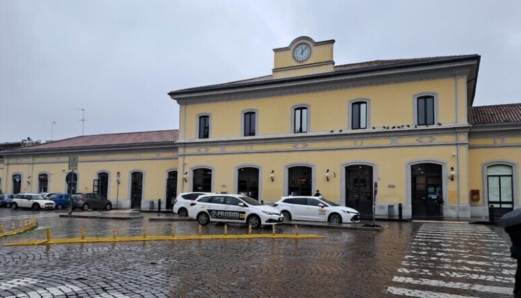 Lite nei pressi della stazione di Pavia per il furto di una bicicletta, la Polizia arresta un 30enne algerino per lesioni