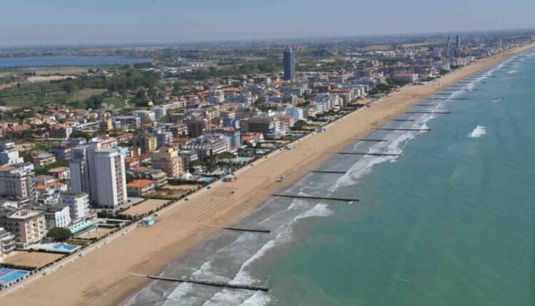 Jesolo: si chiude in casa minacciando di togliersi la vita.