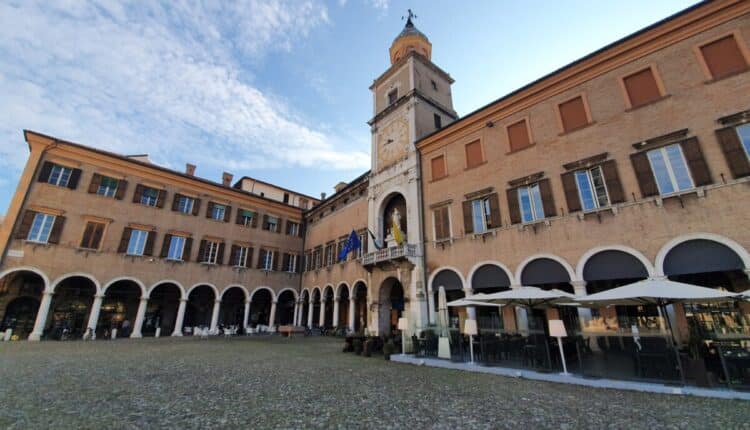 Modena: Agorà interculturale nelle sale del Palazzo Comunale.